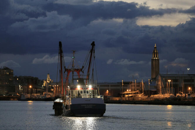 Under the agreement validated eleven months ago between London and Brussels, European fishermen can continue to work in UK waters provided they can prove that they previously fished there. But the French and the British argue over the nature and extent of the supporting documents to be provided.