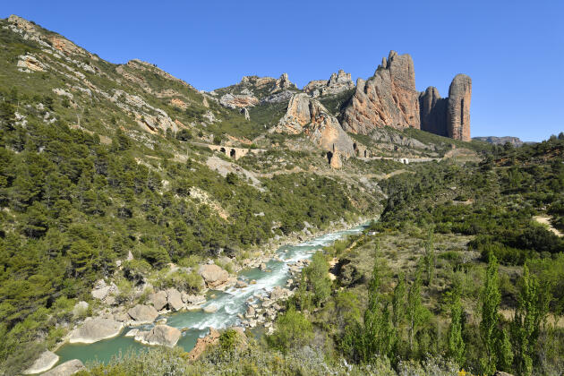 Le rio Gallego et les « mallos » de Riglos, dans la province de Huesca (Espagne).