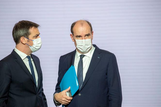 Olivier Véran et Jean Castex au Palais de l’Elysée à Paris, jeudi 9 décembre 2021.