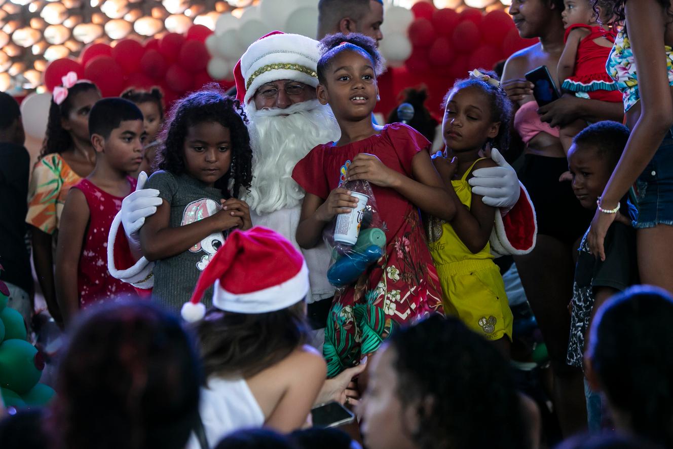 5 yaş ve üstü Brezilyalı çocuklar yakında Govit-19 aşısı ile aşılanabilir. 11 Aralık 2021, Rio de Janeiro'daki Vila Kennedy Favela'da.