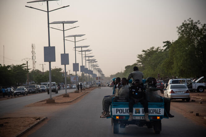 Police officers in the streets of Niamey, April 23, 2020.