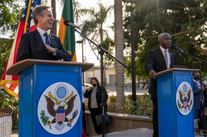 US Secretary of State Antony Blinken and US Ambassador to Senegal Tulinabo Mushingi in Dakar on November 20, 2021.