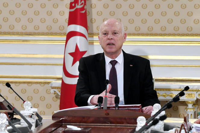 « Les réformes constitutionnelles et autres seront soumis à référendum le 25 juillet 2022, jour anniversaire de la proclamation de la République », a déclaré le président tunisien, Kaïs Saïed, lundi 13 décembre 2021.