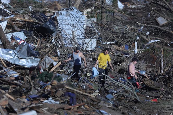 A Mayfield (Kentucky), le 12 décembre, après le passage d’une tornade qui a dévasté la ville.