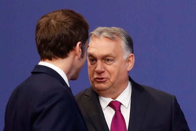 Emmanuel Macron et Viktor Orban, au monastère des Carmélites de Budapest, le 13 décembre 2021.
