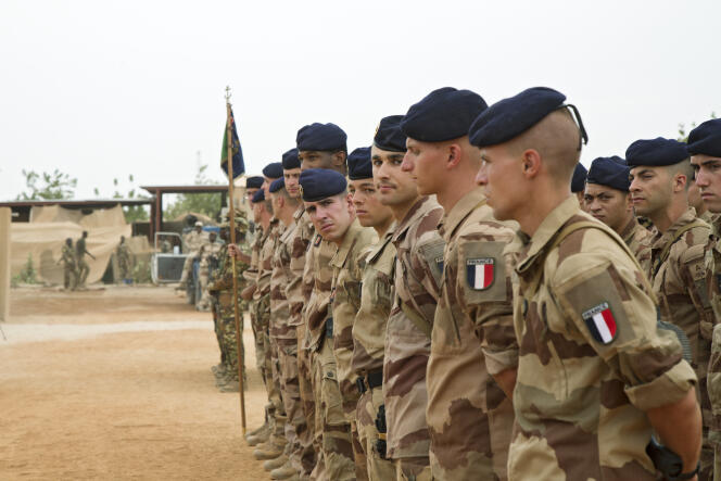 Cérémonie marquant le retrait des soldats français de la base de Tombouctou, au Mali, le 14 décembre.