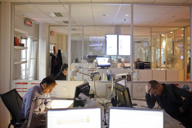Eric Zemmour (à gauche), dans son bureau du « Figaro », le 16 septembre 2014.