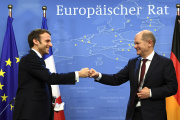 Emmanuel Macron et Olaf Scholz à Bruxelles, le 17 décembre 2021.