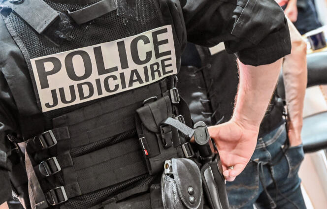 Des officiers de la police judiciaire, à Lille, en septembre 2021.