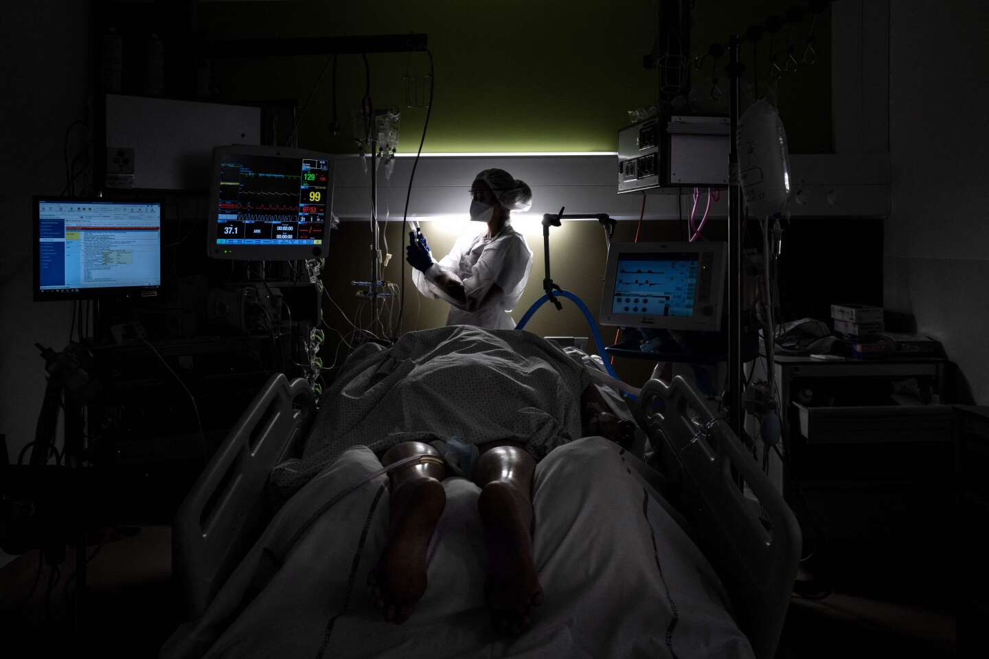 Fin de vie : les partisans du droit à mourir et les soignants de médecine palliative en opposition frontale