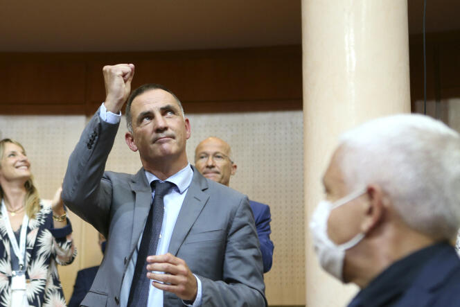 Gilles Simeoni, à gauche, célèbre son élection à la présidence du Conseil exécutif de Corse, à Ajaccio, le 1er juillet 2021.
