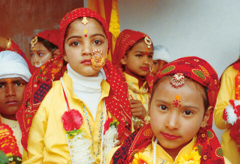 Phool Dei Festival_Ukhimath_Inde_2019
Phool Dei est une célébration pour les enfants hindous présente dans les montagnes du bas Himalaya , ils défilent en procession dans les villages pour demander des offrandes aux habitants.