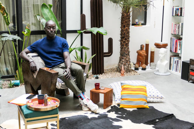 Omar Victor Diop, chez lui, à Dakar, au Studio des vanités, le 3 mars 2021.