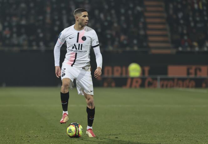 Achraf Hakimi con Paris Saint-Germain, 22 de diciembre de 2021 en Lorient.