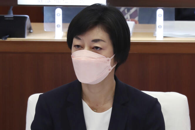 La maire de Musashino (Japon), Reiko Matsushita, lors du vote de sa proposition d’accorder le droit de vote aux étrangers de la ville pour les référendums locaux, le 21 décembre 2021.