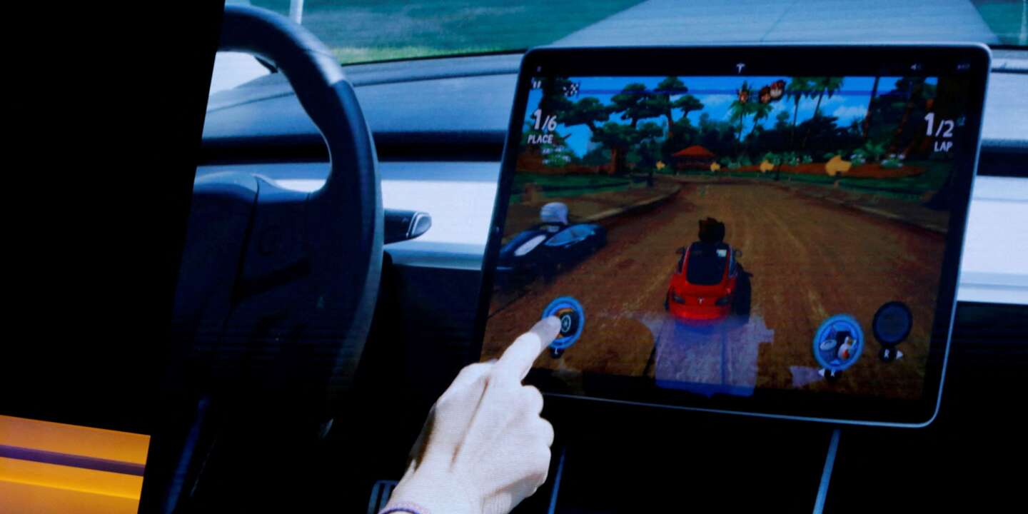 Tesla va interdire les jeux video sur l’écran de ses voitures lorsqu’elles roulent