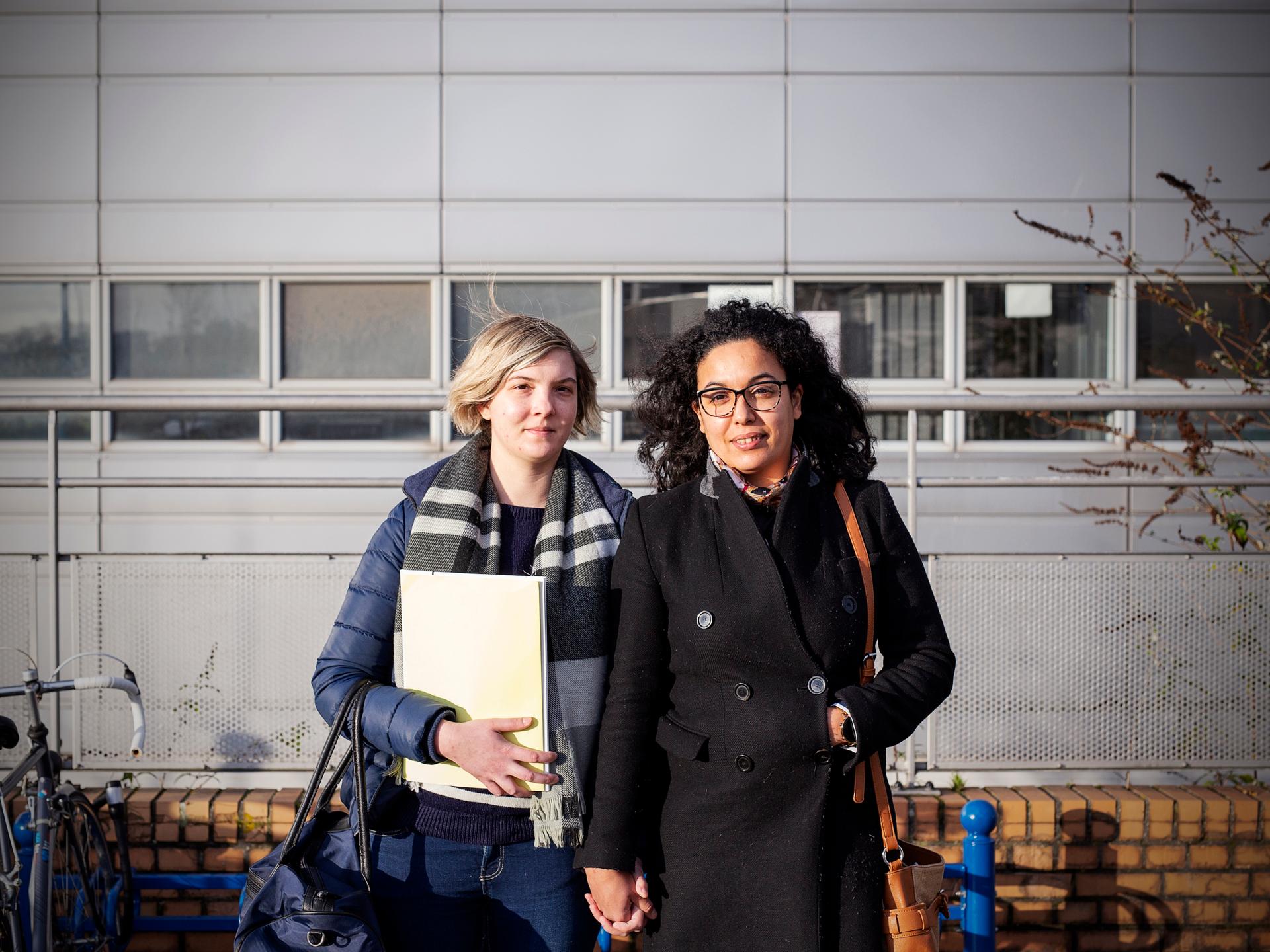 Jennifer et Anissa, le premier couple de femmes reçu en consultation à l’hôpital Jeanne-de-Flandre, à Lille, le matin du 8 décembre 2021.