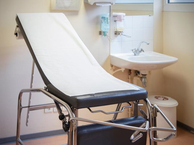 Salle de consultation à l’hôpital Jeanne-de-Flandre à Lille, le 8 décembre 2021.