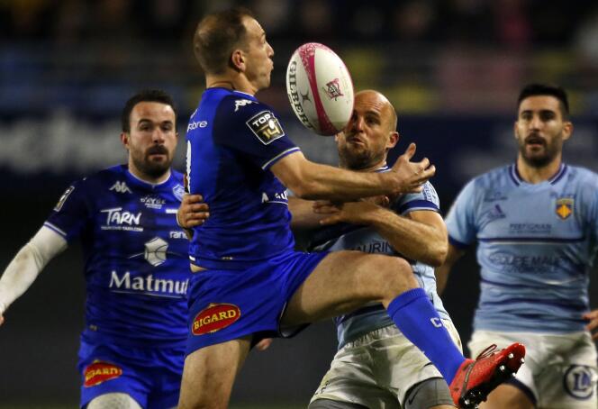 Argentinian Castres opener Benjamin Urdapilleta catches the ball during the French Top14 rugby union match between Perpignan and Castres, at the Aimé-Giral stadium, on December 26, 2021.