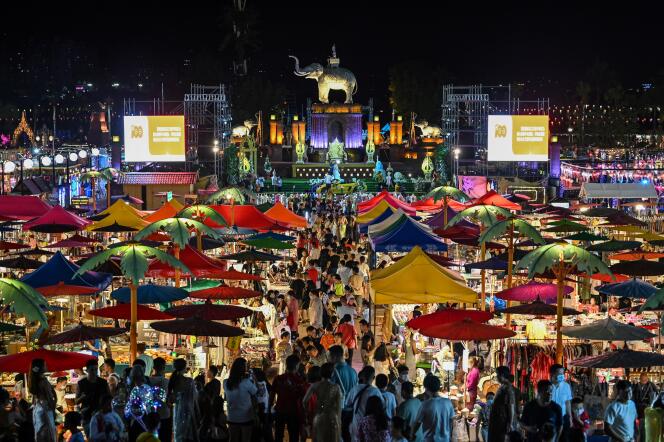 Photo d’archive du 20 juillet 2021 montrant un marché nocturne de Jinghong.