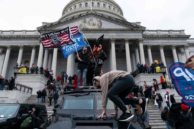 Des supporteurs de l’ancien président Donald Trump lors de l’assaut du Capitole, à Washington, le 6 janvier 2021.