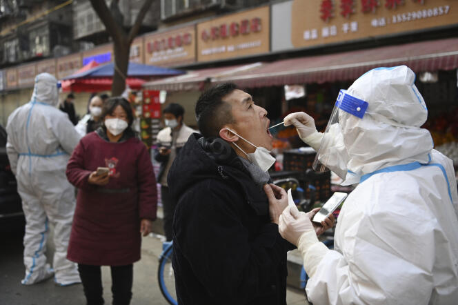 A passerby gets tested in Xi'an on January 2, 2022. As of December 9, more than 1,500 cases of the Delta variant have been reported in Xi'an.