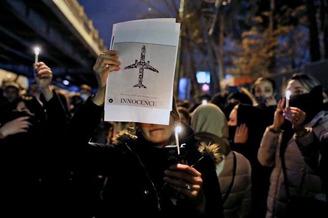 People commemorate, on January 11, 2021, the victims of the crash of the Ukrainian airliner, shot down in January 2020 in Tehran by an Iranian missile.