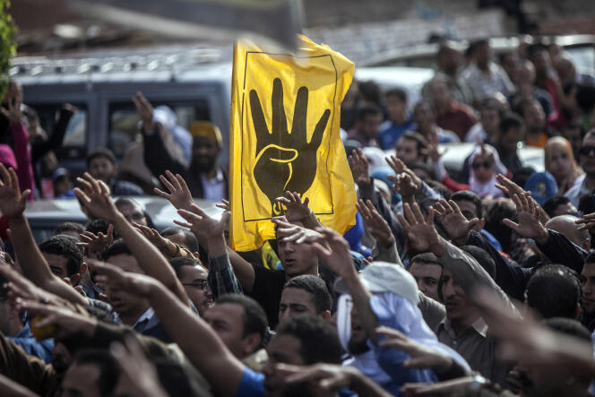 Manifestation de Frères musulmans et de partisans du président déchu Mohamed Morsi, Le Caire, november 2013.