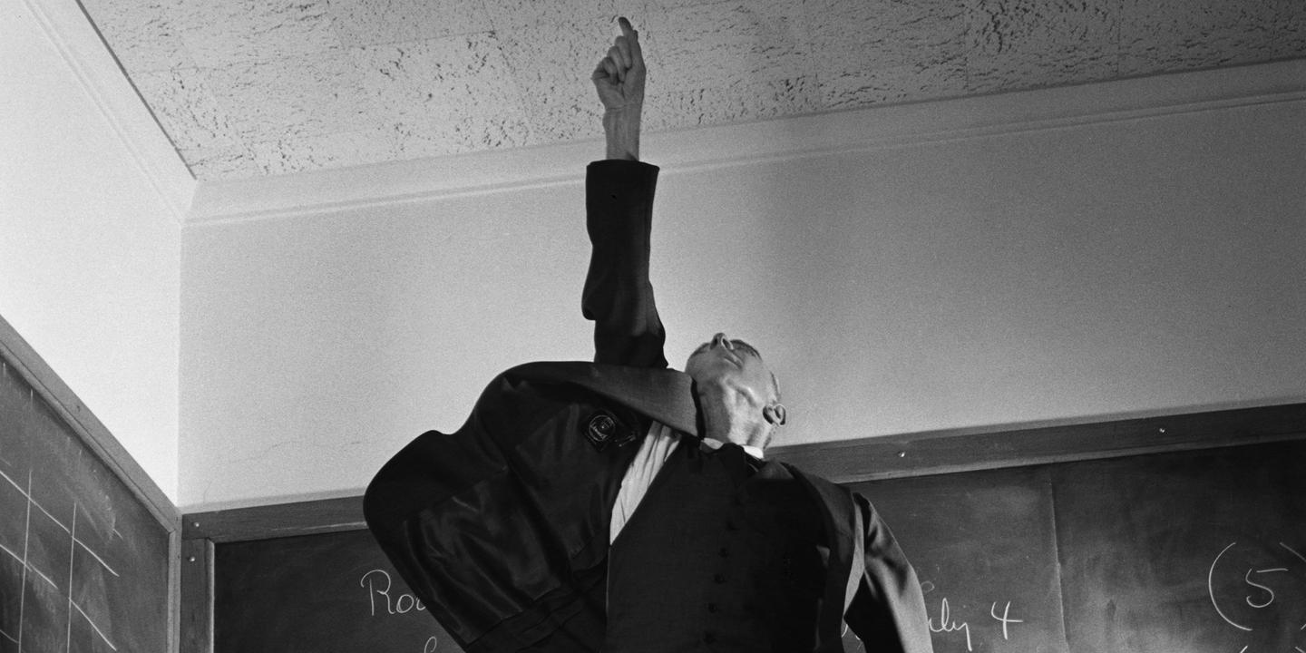 Ils Ont Tue Oppenheimer De Virginie Ollagnier Pour Les Beaux Yeux Du Pere De La Bombe Atomique