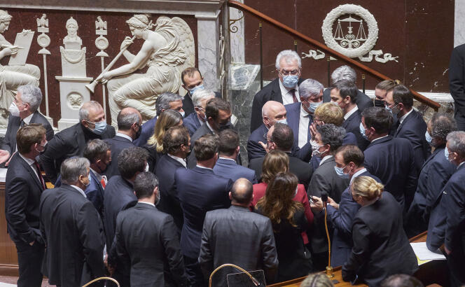 Suspension de séance à l’Assemblée nationale après les propos d’Emmanuel Macron dans « Le Parisien », à Paris, le 5 janvier 2022.