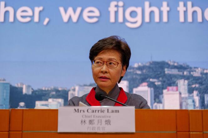 Carrie Lam, chef de l’exécutif hongkongais, annonce de nouvelles mesures restrictives pour lutter contre la pandémie de SARS-CoV-2, à Hongkong, le 5 janvier 2022.
