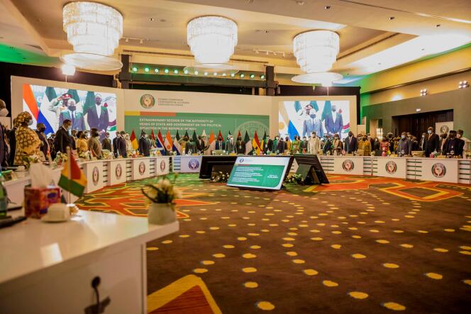 Les dirigeants de la Communauté économique des Etats de l’Afrique de l’Ouest, lors du sommet extraordinaire du 9 janvier 2022, à Accra (Ghana).
