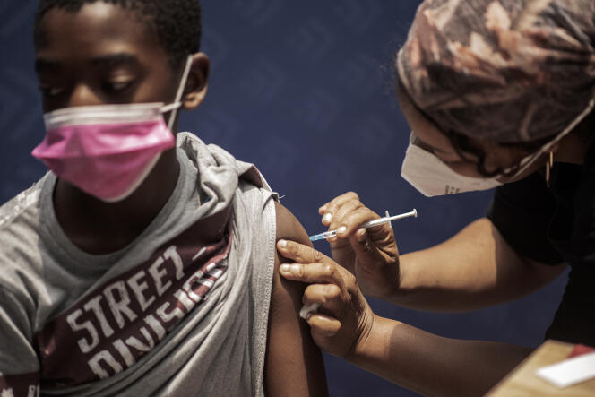 Vaccination contre le Covid-19 à Johannesburg, le 15 décembre 2021.