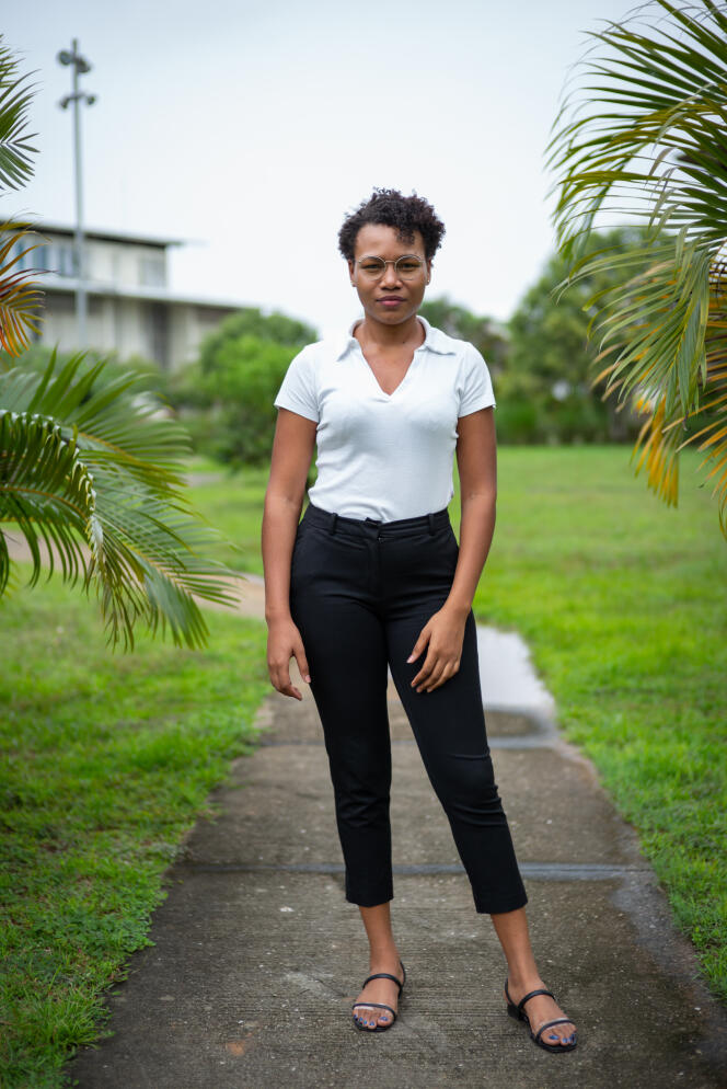 Lisma Laguerre, étudiante en deuxième année de master de droit, sur le campus de l’universtié de guyane à Cayenne, le 6 janvier.