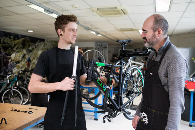 Candidates scramble to train in bicycle repair