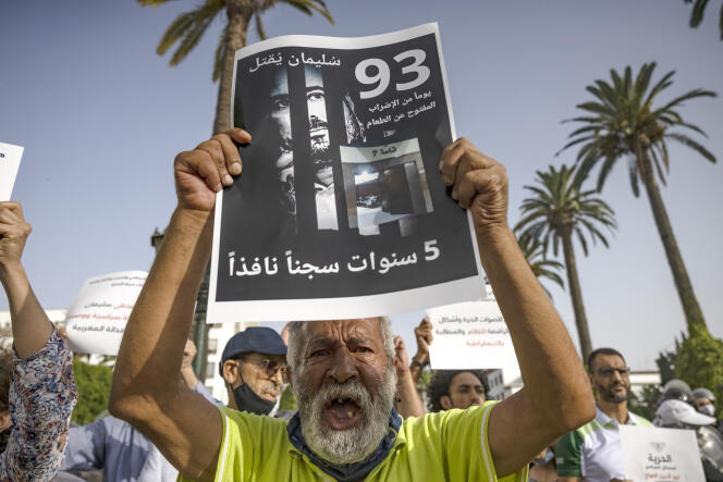 Lors d’une manifestation pour la libération de Soulaimane Raissouni, à Rabat, le 10 juillet 2021.