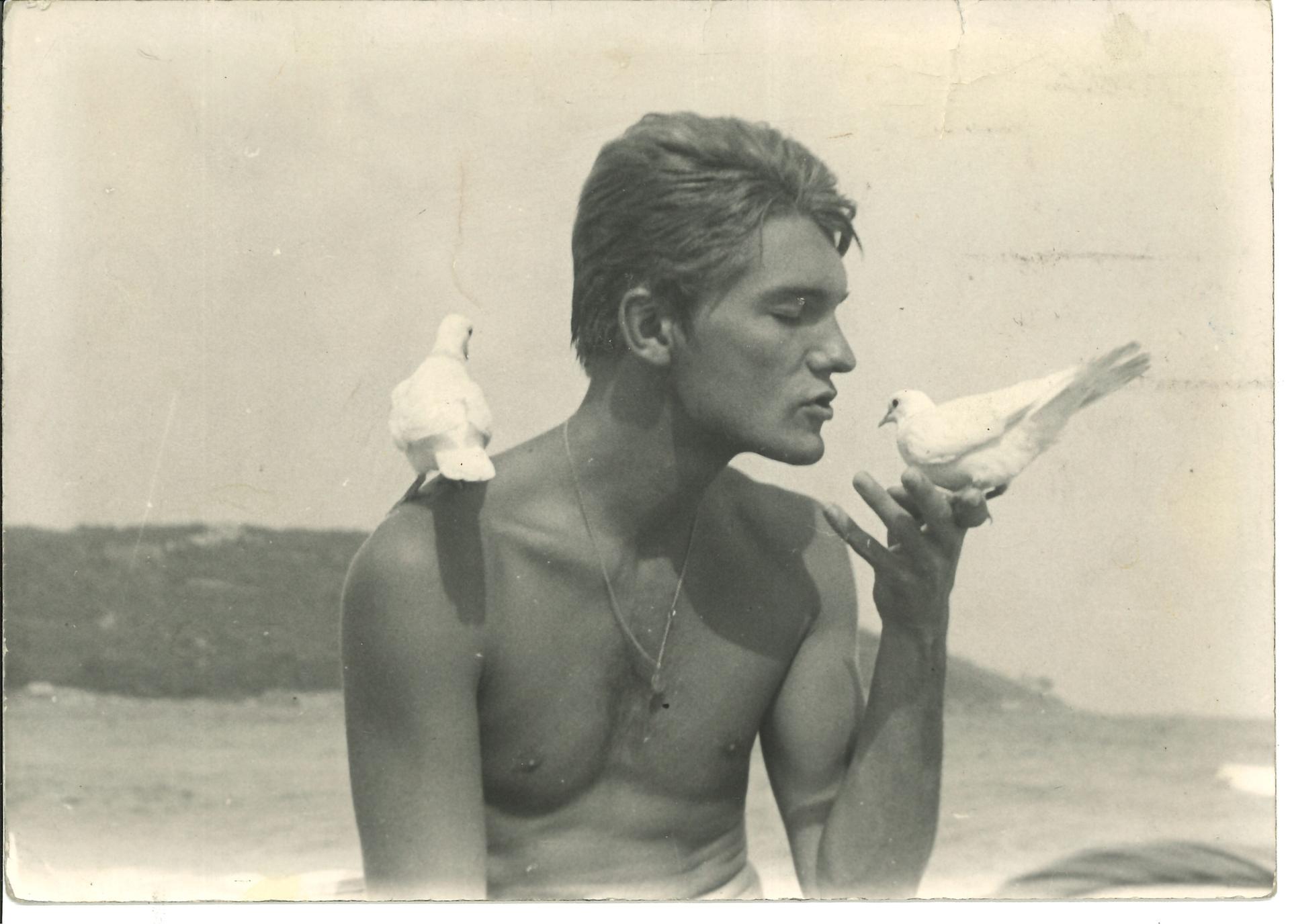 Bernard Bousset sur la plage de Pampelonne, à Saint-Tropez, en 1968.