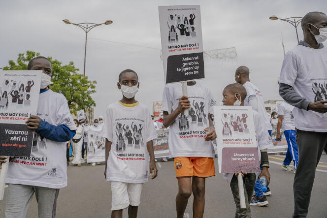 Marche blanche contre les violences faites aux femmes, à Dakar, le 19 décembre 2021.