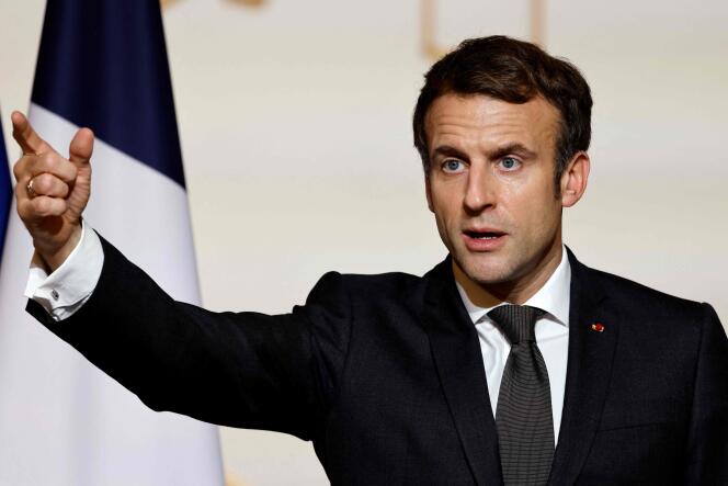 Emmanuel Macron lors de la cérémonie des Prix Rabelais des jeunes talents, au palais de l’Élysée à Paris, le 12 janvier 2022.