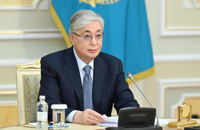 Le président kazakh, Kassym-Jomart Tokaïev, en viosioconférence avec le Parlement à Noursoultan, le 11 janvier 2022. Photographie reprise du site officiel de la présidence du Kazakhstan.