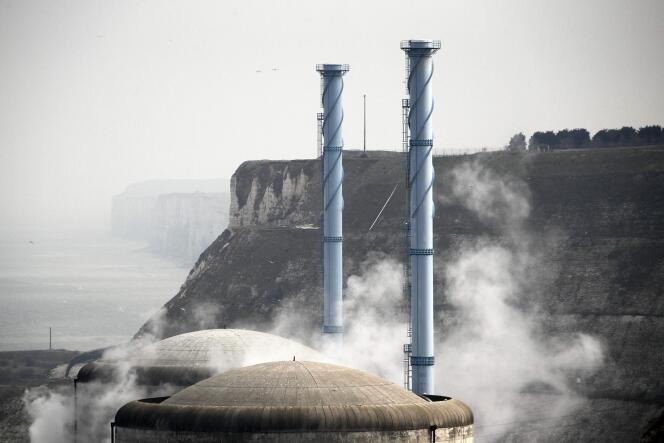 Photo prise le 6 avril 2012 de la centrale nucléaire de Penly, dont l'arrêt d'un reacteur a été étraduire par EDF en vue de régler des problèmes de corrosion.