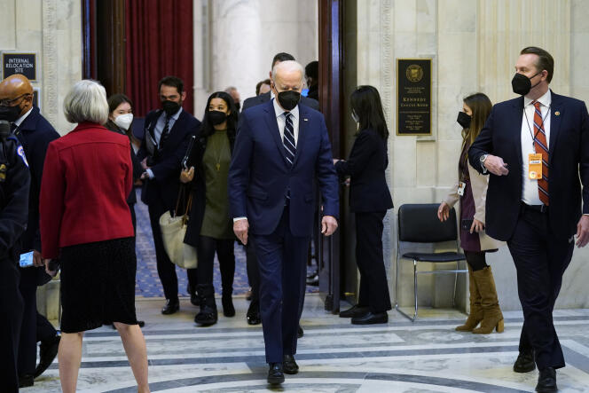 Le président américain, Joe Biden, quitte une réunion avec les sénateurs démocrates, au Capitole, à Washington, le 13 janvier.