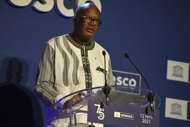 Le président burkinabé, Roch Marc Christian Kaboré, le 12 novembre 2021 lors d’un discours à l’Unesco à Paris.