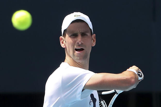 Novak Djokovic lors d’un entraînement à Melbourne, le 11 janvier 2022.