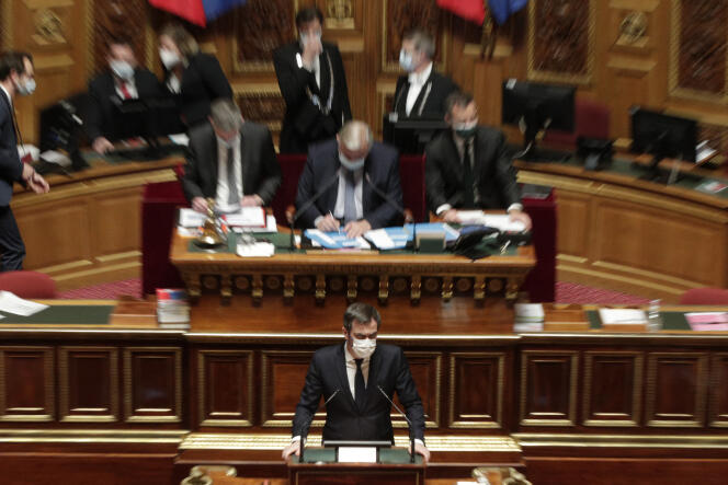 Le ministre de la santé, Olivier Véran, au Sénat, le 11 janvier 2022.