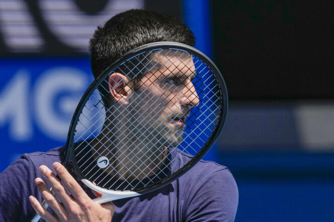 Novak Djokovic à l’entraînement, le 12 janvier 2022, à Melbourne.
