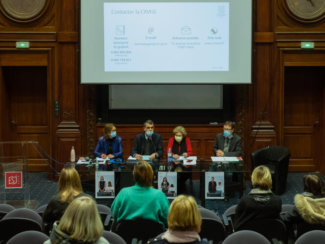 Lors de la réunion publique de la Ciivise, à l’Ecole supérieure de journalisme de Lille, le 11 janvier 2022.