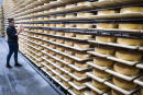 13/01/2022 - Suisse / Orsières - Sabine Darbellay, responsable des ventes de la laiterie d'Orsières, manipule une meule de fromage à raclette dans le local d'affinage des fromages à raclette de la laiterie d'Orsières. Matthieu Zellweger / HAYTHAM PICTURES