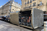 Un des abris vélos sécurisés ALTAO Pod de la ville de Paris pour faciliter le stationnement vélo résidentiel en milieu urbain, le 23 mars 2021.