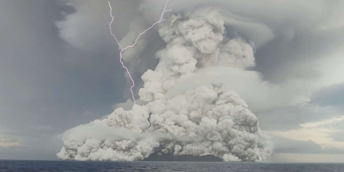 Imágenes satelitales muestran el alcance de los daños tras la erupción que mató al menos a dos personas en el archipiélago